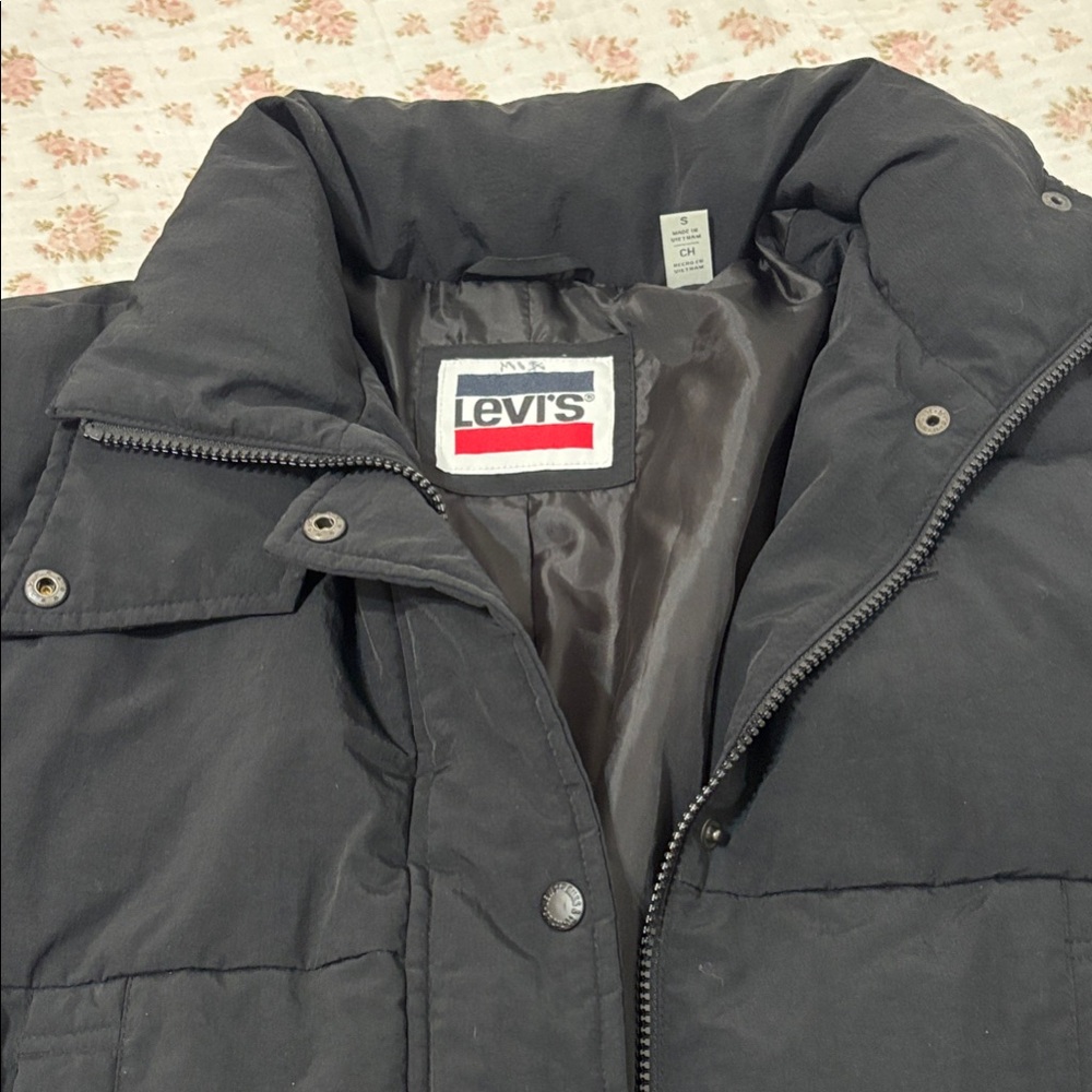 Levi's Black womens Insulated Puffer Jacket with High Collar